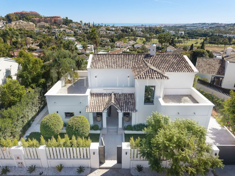 Refined Luxury with Stunning Sea Views in Nueva Andalucía, Marbella