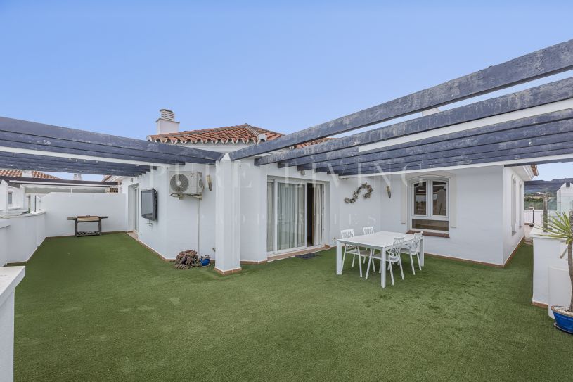 Spacious 3-bedroom apartment with panoramic sea views, located in La Campana, Nueva Andalucía