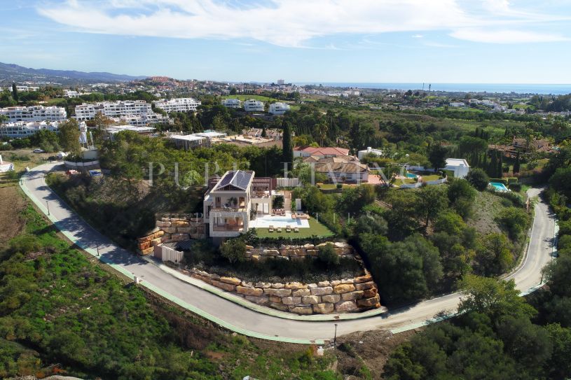 Élégance Contemporaine au Cœur de Benahavís