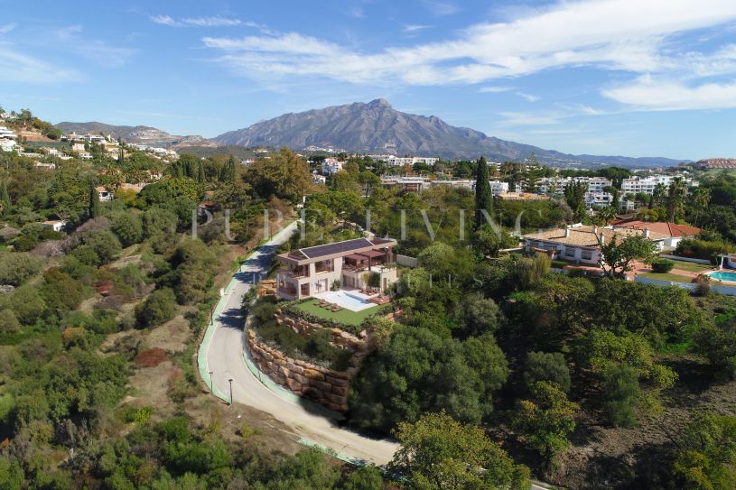 Élégance Contemporaine au Cœur de Benahavís