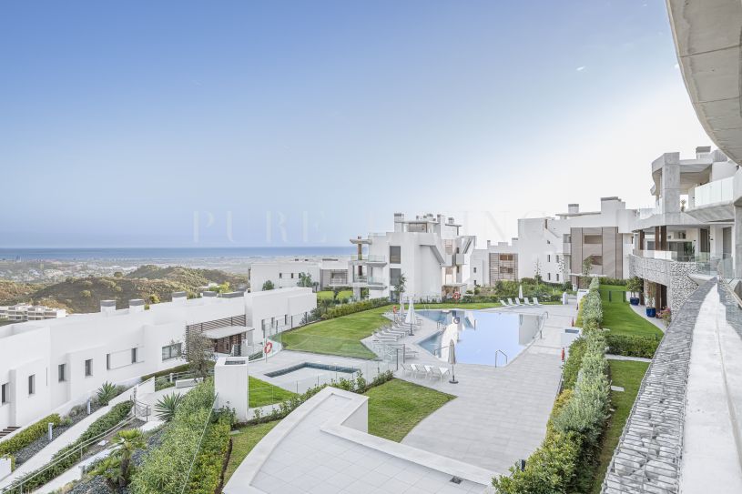 Impressive three bedroom apartment with sea views in Real de La Quinta