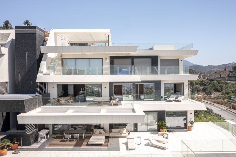 Appartement spacieux au étage intermédiaire avec vue sur la mer à BUY Hills.