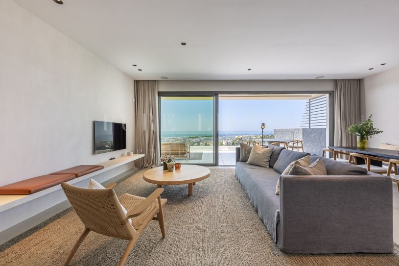 Appartement spacieux au étage intermédiaire avec vue sur la mer à BUY Hills.