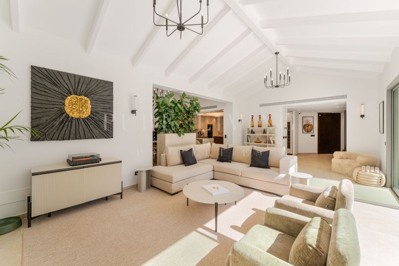 Luxe Vijf-Slaapkamer Villa met Modern Ontwerp in La Cerquilla, Nueva Andalucía