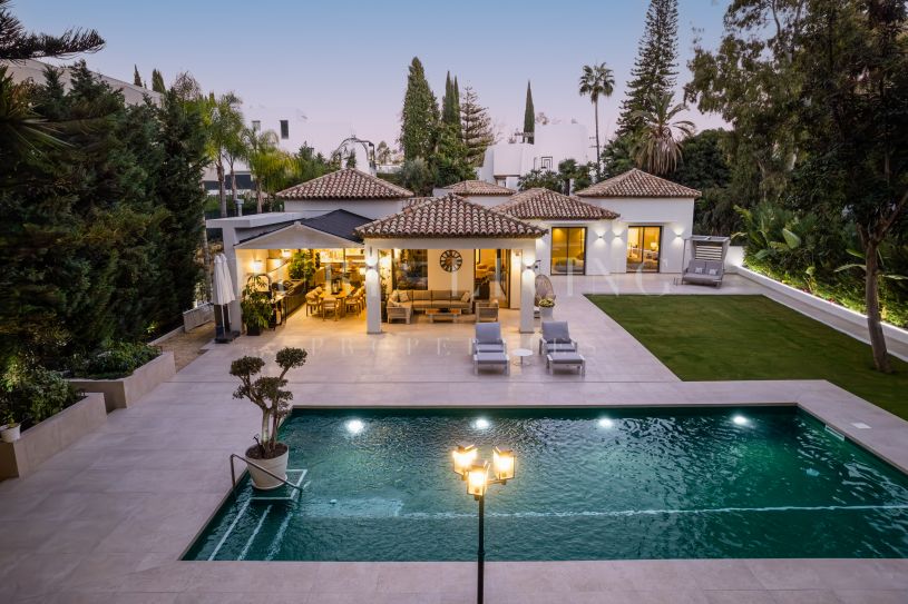 Luxe Vijf-Slaapkamer Villa met Modern Ontwerp in La Cerquilla, Nueva Andalucía