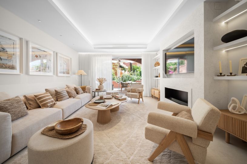 Elegant en prachtig gerenoveerd herenhuis met 3 slaapkamers gelegen in El Palmeral