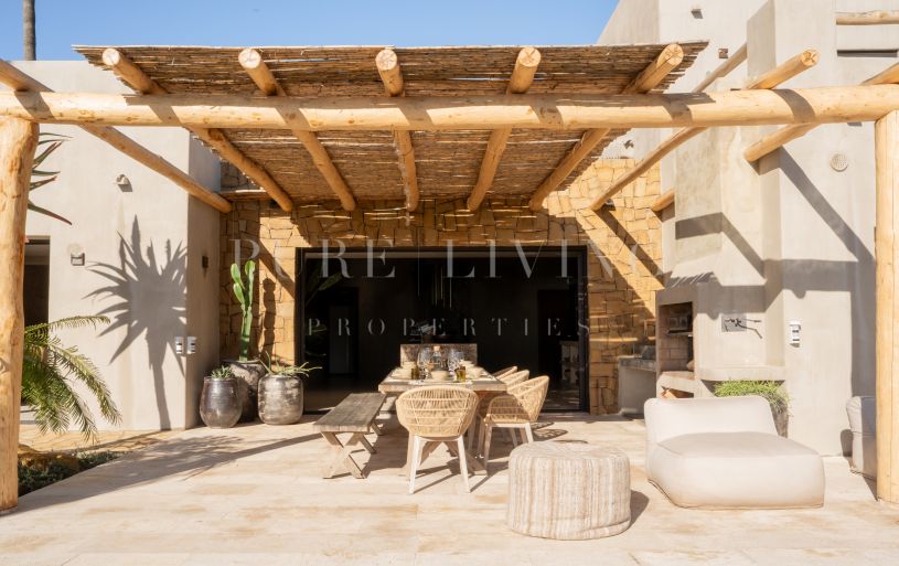 Retraite côtière spacieuse avec cinq chambres et vue imprenable sur la mer à Selwo