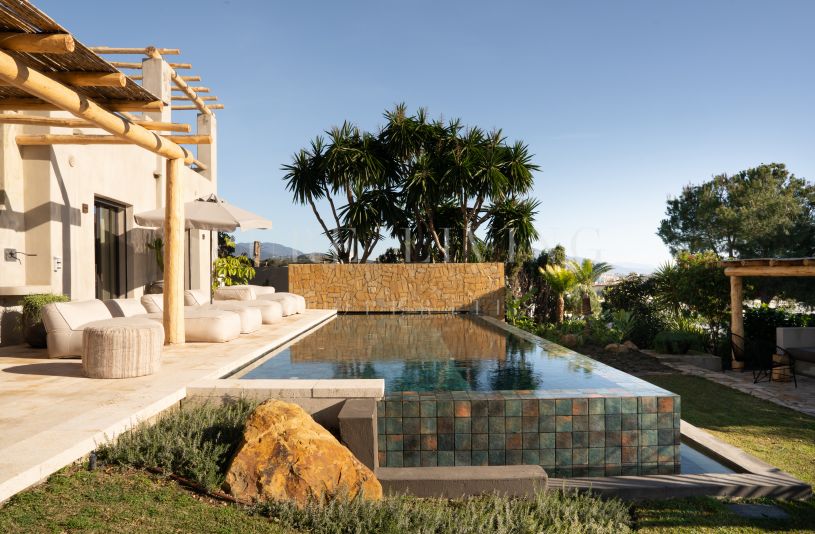 Retraite côtière spacieuse avec cinq chambres et vue imprenable sur la mer à Selwo