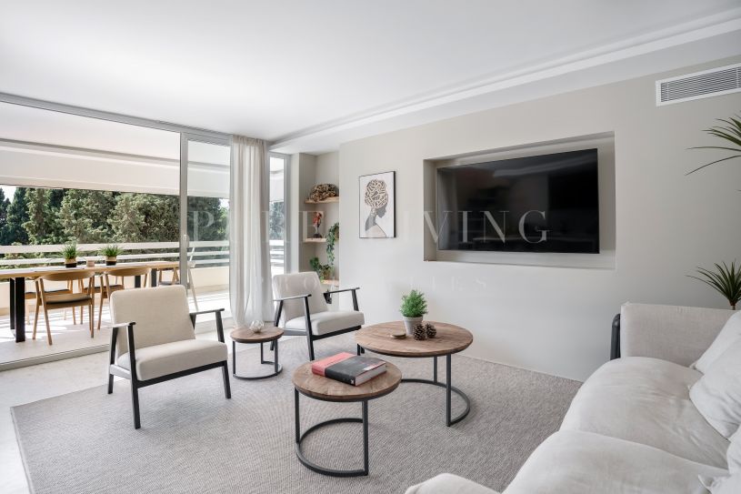 Penthouse moderne 3 chambres au centre de Marbella avec piscine privée sur le toit et vue sur La Concha