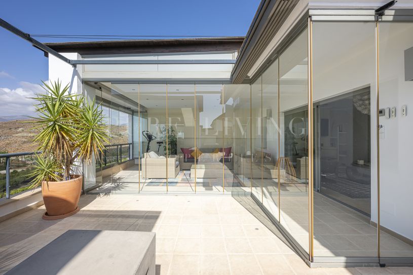 Penthouse for sale in Los Flamingos Benahavis with stunning views