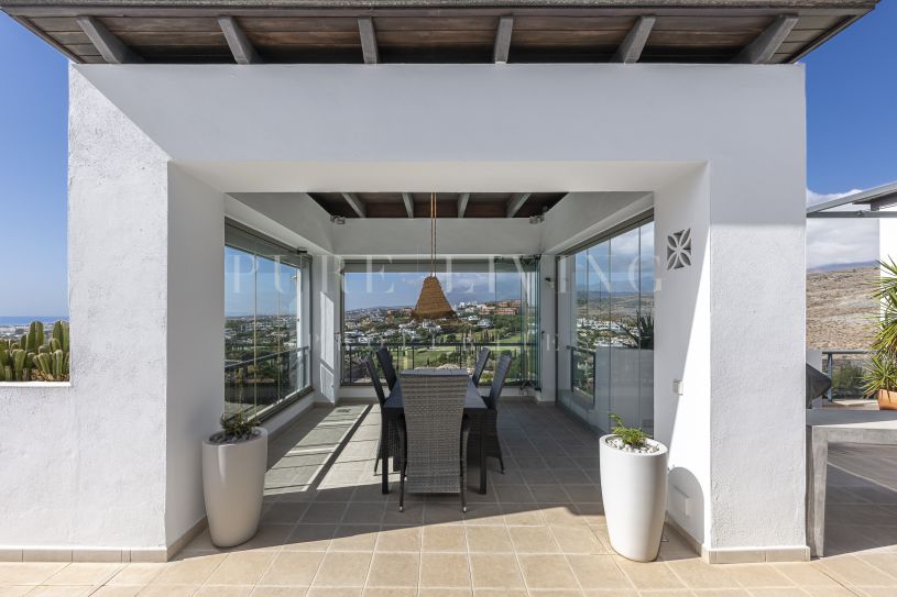 Penthouse for sale in Los Flamingos Benahavis with stunning views