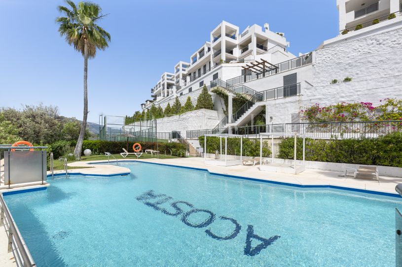 Penthouse for sale in Los Flamingos Benahavis with stunning views