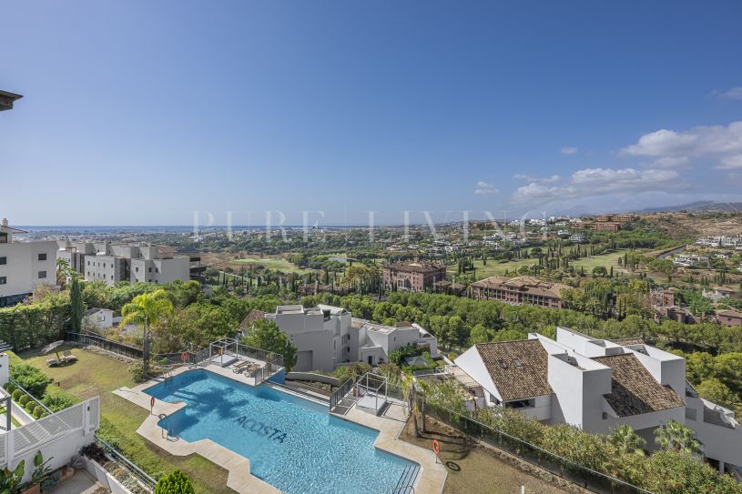 Penthouse for sale in Los Flamingos Benahavis with stunning views
