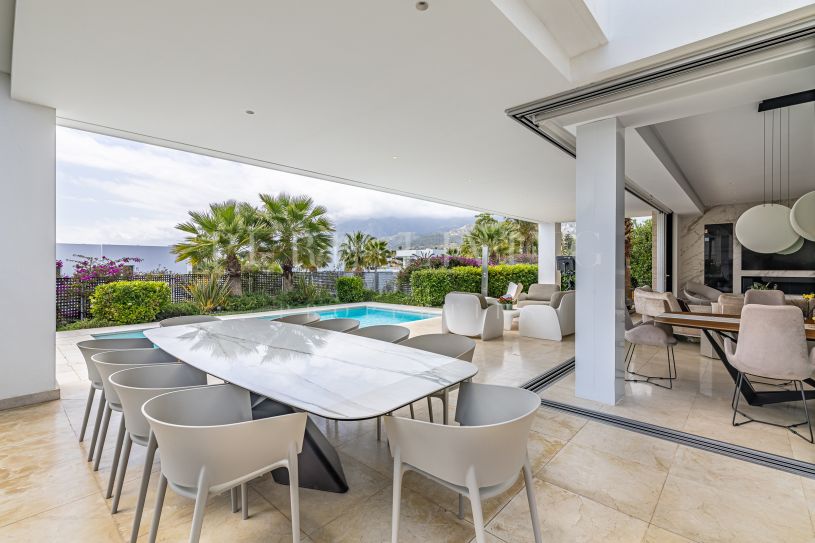 Moderne luxe villa met 4 slaapkamers en spectaculair panoramisch uitzicht op zee, gelegen in Rio Real