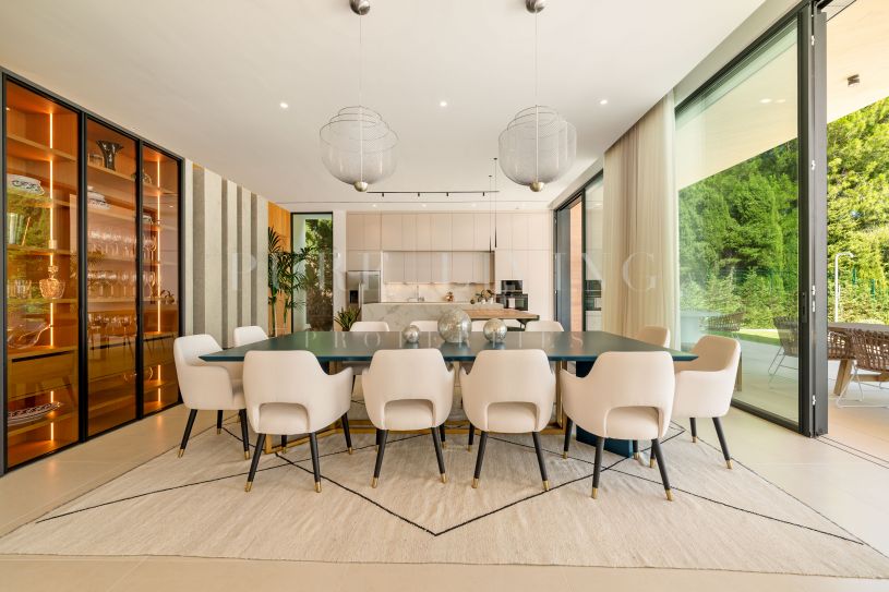 Arquitectura contemporánea y amplitud en una de las zonas más prestigiosas de Guadalmina