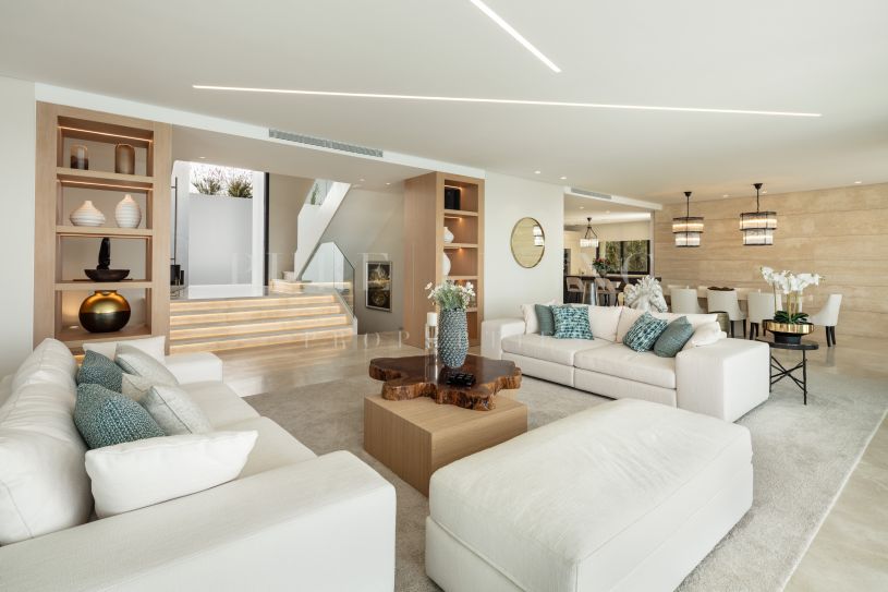 Contemporary Elegance with Panoramic Views of Sea, Golf and Mountains