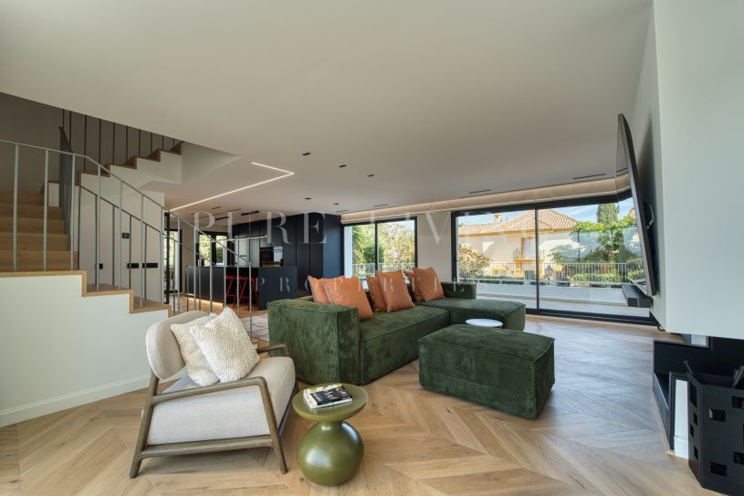Refined 3-Bedroom Duplex with Premium Finishes in Río Real’s Birdie Club
