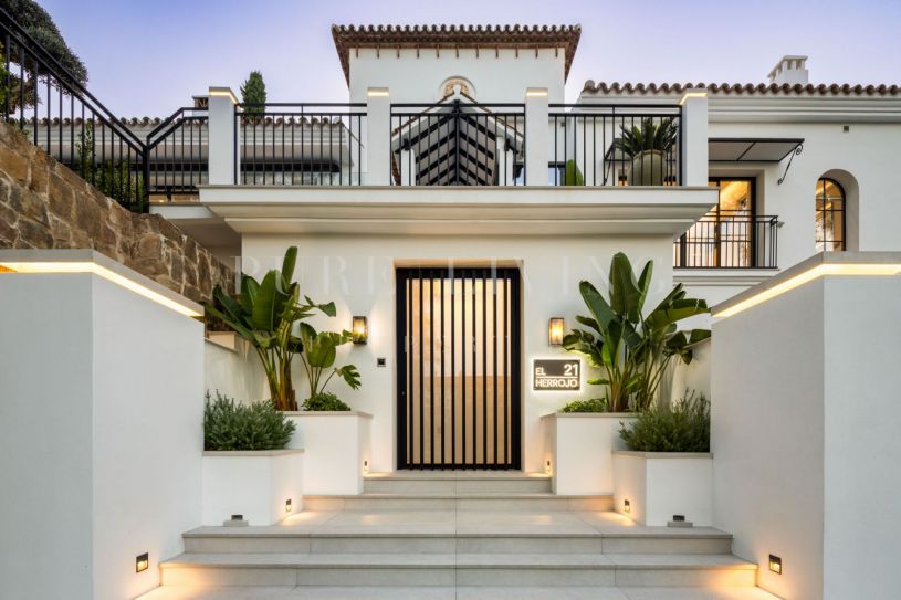 Villa exceptionnelle en première ligne de golf avec vues panoramiques sur la montagne à El Herrojo Alto