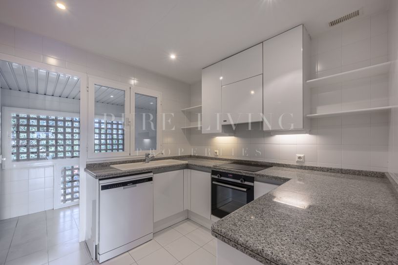 Penthouse en duplex de trois chambres à Marina Puente Romano à vendre