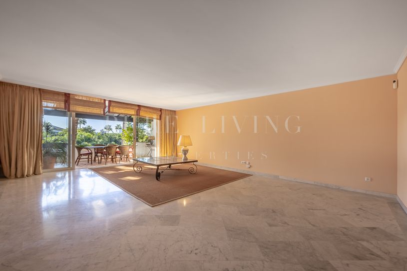 Penthouse en duplex de trois chambres à Marina Puente Romano à vendre