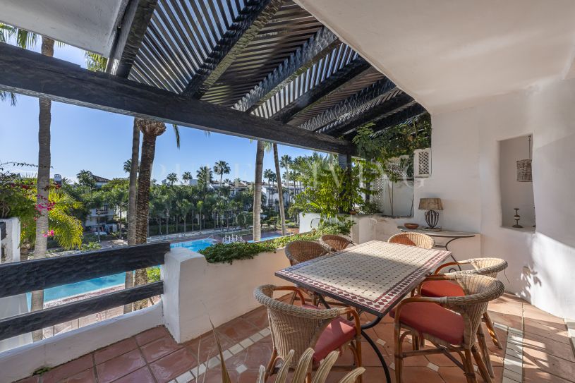 Penthouse en duplex de trois chambres à Marina Puente Romano à vendre