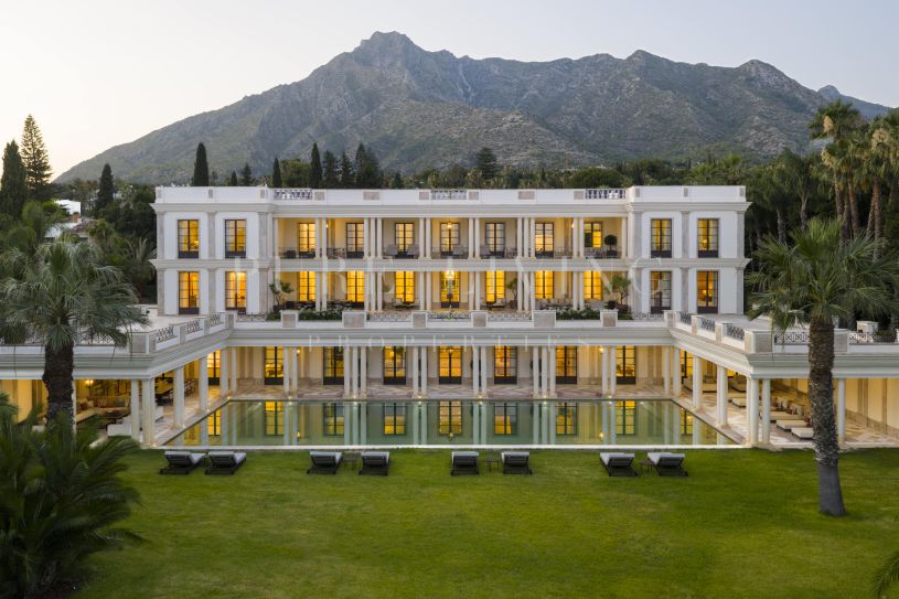 Una obra maestra radiante situada a lo largo de la emblemática Milla de Oro de Marbella