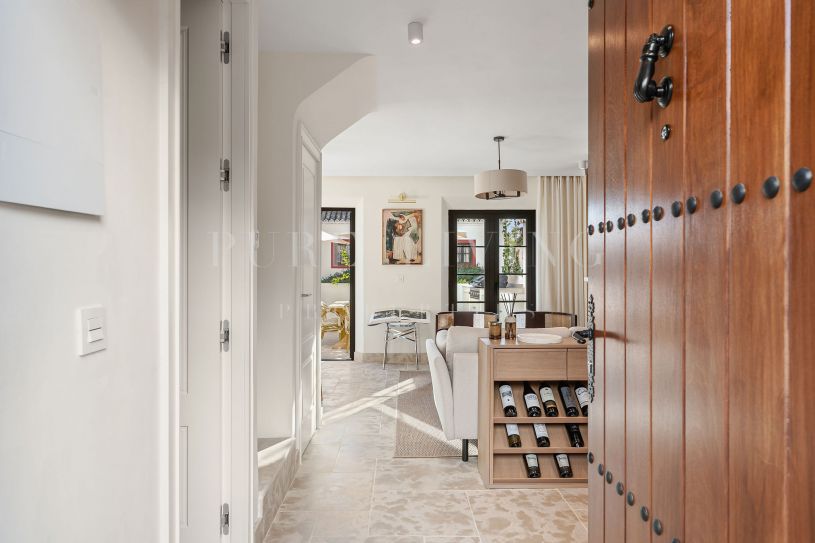 Verfijnde herenhuis met 2 slaapkamers en een betoverend uitzicht op de bergen, gelegen in El Naranjal