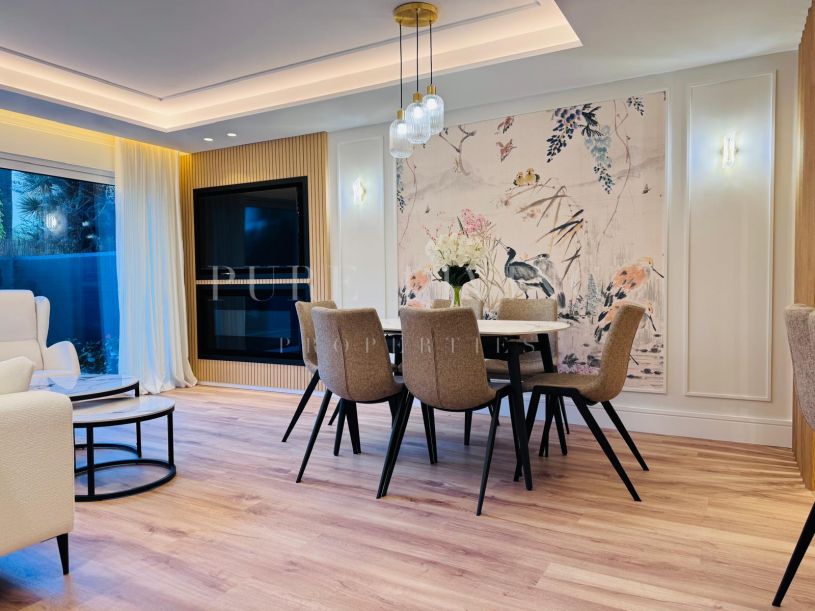 Magnifique appartement rénové de 2 chambres situé au rez-de-chaussée, dans le quartier de Nueva Alcántara.