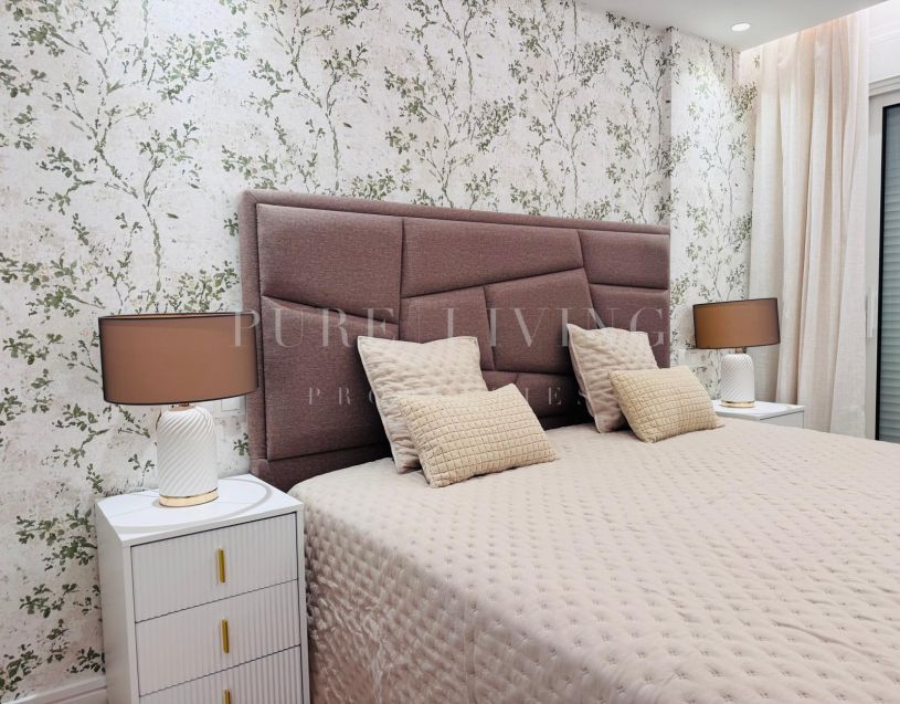 Magnifique appartement rénové de 2 chambres situé au rez-de-chaussée, dans le quartier de Nueva Alcántara.