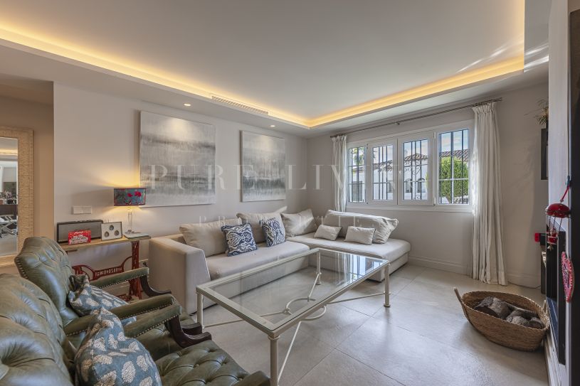 Appartement rénové de trois chambres à Aldea Blanca, Nueva Andalucía