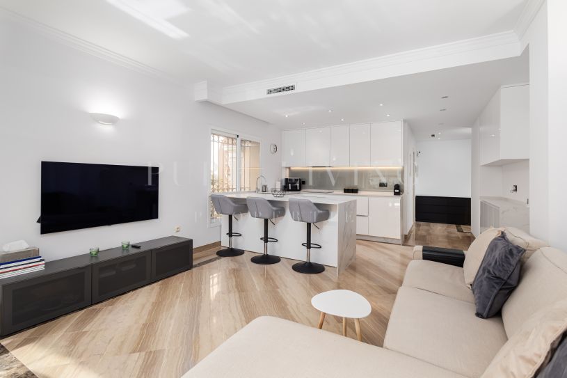 Appartement de trois chambres au rez-de-chaussée dans la communauté fermée Hacienda Elviria