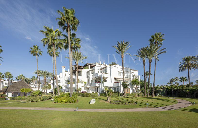 Indrukwekkend Volledig Gerenoveerd Appartement in Exclusieve Alcazaba Beach, Estepona
