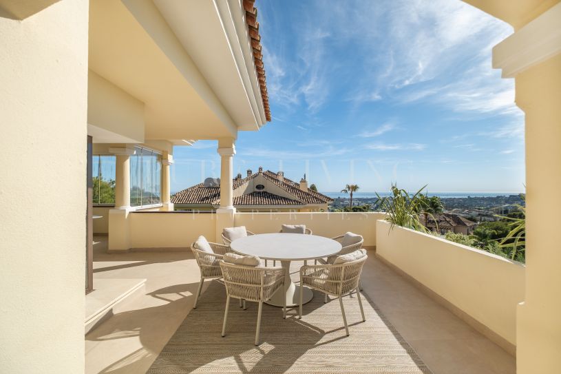 Penthouse Duplex d’Exception avec 4 Chambres et Vue Panoramique sur la Mer à Aloha Park