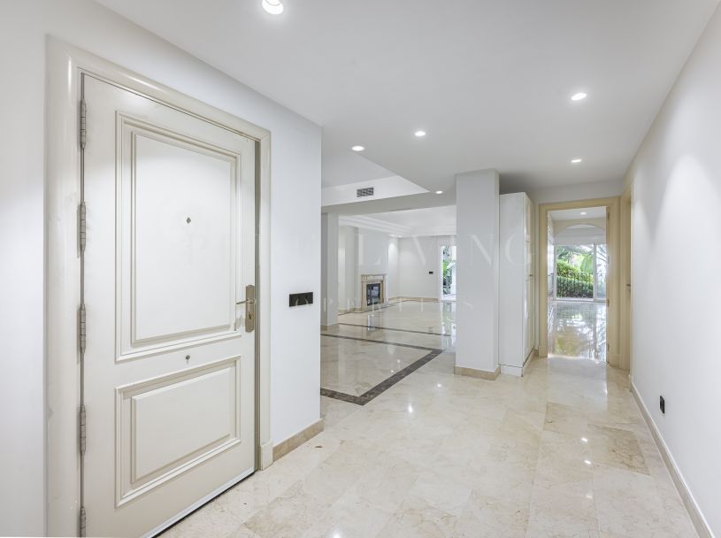 A spacious two bedroom ground floor apartment in Montebello Hills, Lomas de Marbella Club