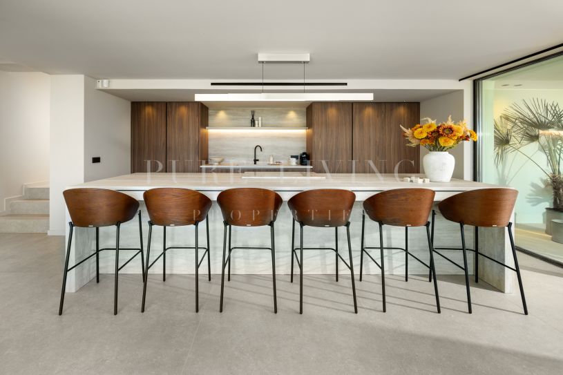 Moderne tropische elegantie in het hart van de Golf Valley van Nueva Andalucía