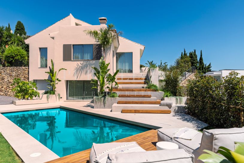 Modern Tropical Elegance in the Heart of Nueva Andalucía’s Golf Valley