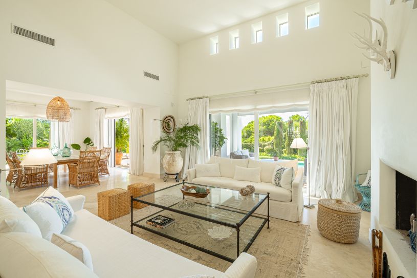 Excepcional villa de cuatro dormitorios con orientación sur dentro del prestigioso resort Finca Cortesín.