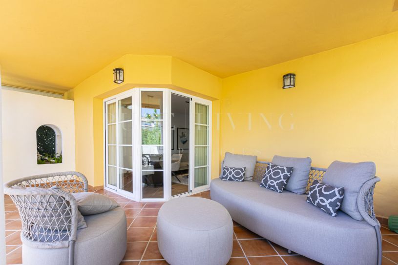 Appartement de trois chambres récemment rénové à Señorio de Aloha