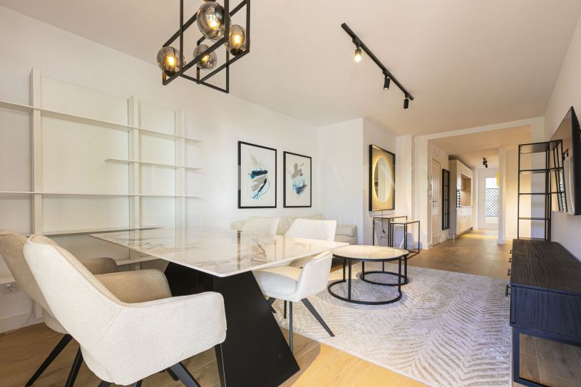 Appartement de trois chambres récemment rénové à Señorio de Aloha