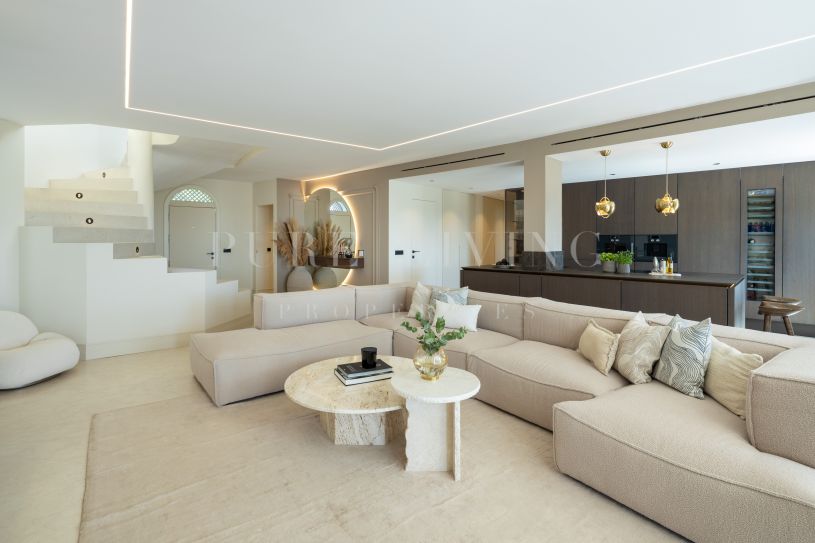 Renovated four bedroom duplex penthouse in Jardines Colgantes, Marbella Hill Club