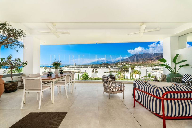 Contemporary Three-Bedroom Apartment with Sea & Sunset Views in Soul Marbella