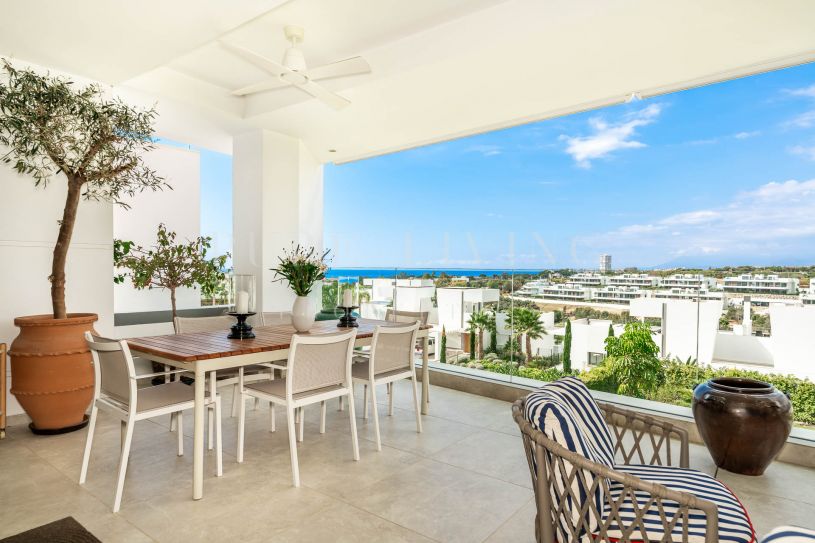 Contemporary Three-Bedroom Apartment with Sea & Sunset Views in Soul Marbella