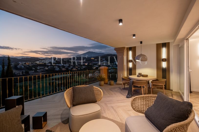 Gorgeous luxury townhouse in Monte Halcones with panoramic mountain views located in Monte Halcones, Benahavís