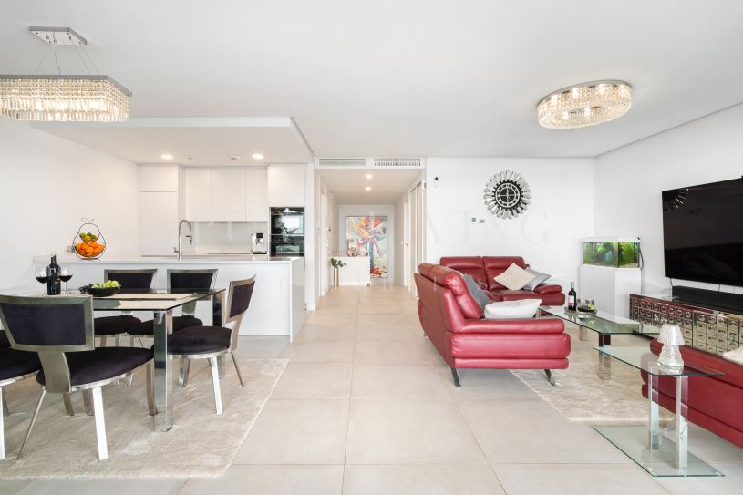 Exclusive frontline golf 3 bedroom apartment with panoramic sea views located in Cabopino, Marbella East