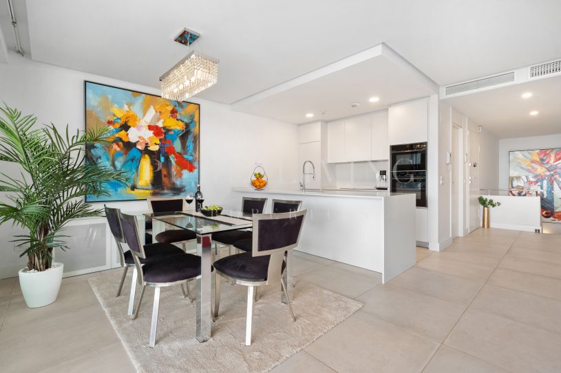 Exclusive frontline golf 3 bedroom apartment with panoramic sea views located in Cabopino, Marbella East