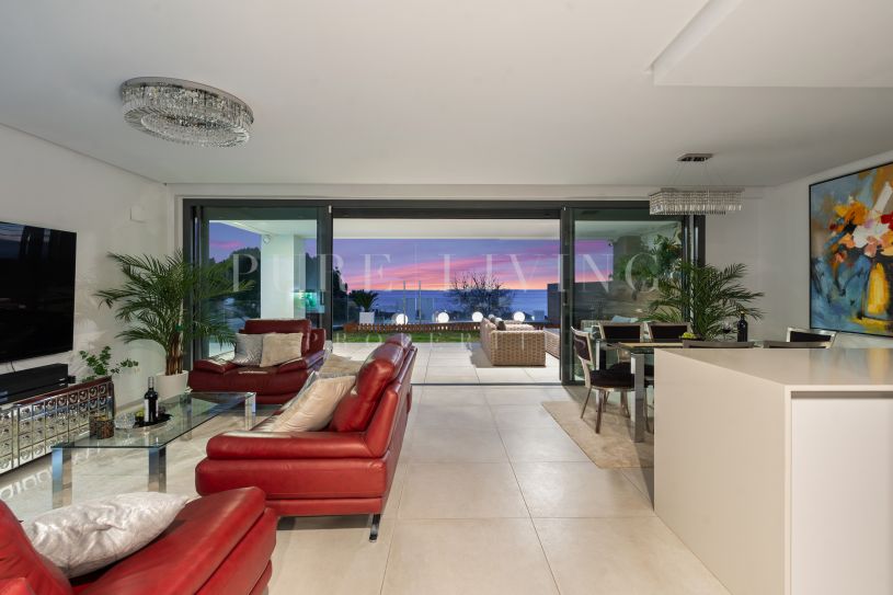 Exclusive frontline golf 3 bedroom apartment with panoramic sea views located in Cabopino, Marbella East