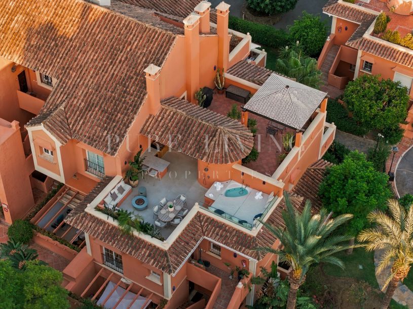Luxury duplex penthouse with private rooftop terrace and jacuzzi, in prime Nueva Andalucía