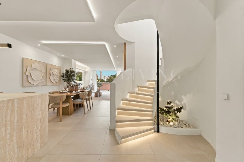 Luxury duplex penthouse with private rooftop terrace and jacuzzi, in prime Nueva Andalucía