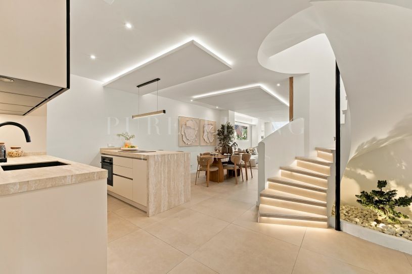 Luxury duplex penthouse with private rooftop terrace and jacuzzi, in prime Nueva Andalucía