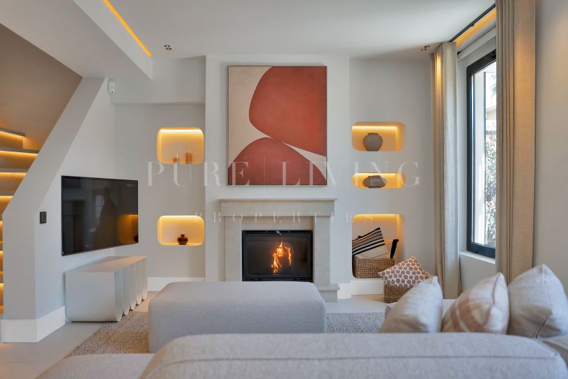 Stylish beachside townhouse in prime location!